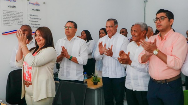 DURANTE INAUGURACION EN SANTIAGO