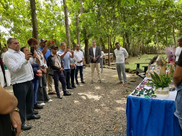 DURANTE LA EXPOSIXCION EN LOS Bonao