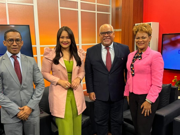 ENTREVISTADORES CON EL DIRECTOR
