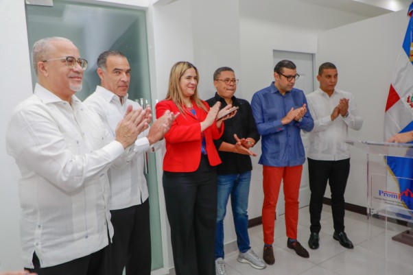 Equipo Ejecutivo En Inauguracion