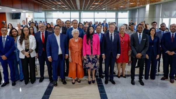 PUBLICO DURANTE CONFERENCIA EN PGR