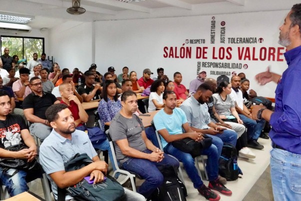 PUBLICO PARTICIPANTE EN Bonao