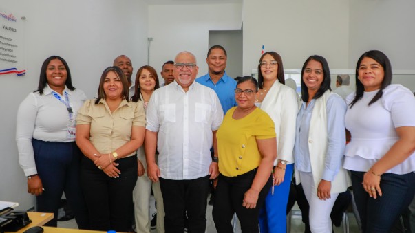 Parte Del Personal De La Oficina En Santiago