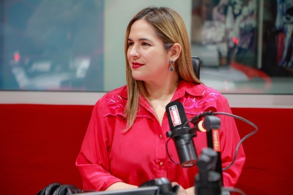 Tamara Vasquez En Entrevista Radial