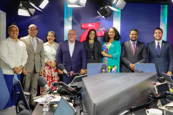 Con El Equipo Del Gobierno De La Tarde