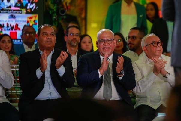 Director Asiste Actividad Con El Presidente