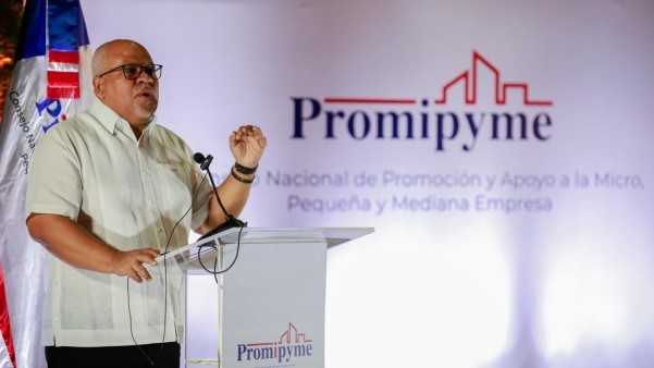 Director General En Moca En Entrega De Credito