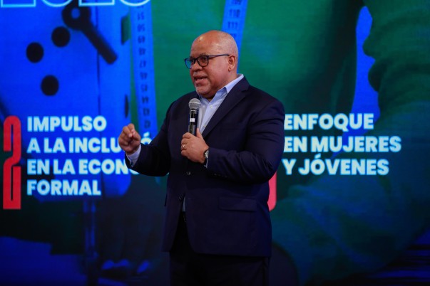 Durante Exposicion En La Semanal