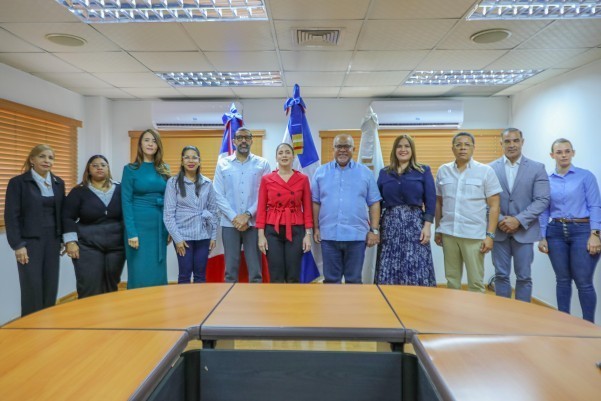 Ejecutivos De Ambas Instituciones Ejecutivos De Ambas Instituciones