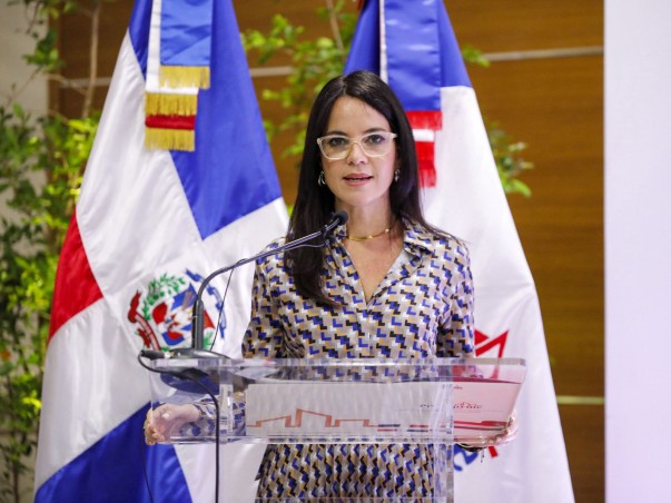 En Repsentacion DeL MINISTRO DE INDUSTRIA Y COMERCIO