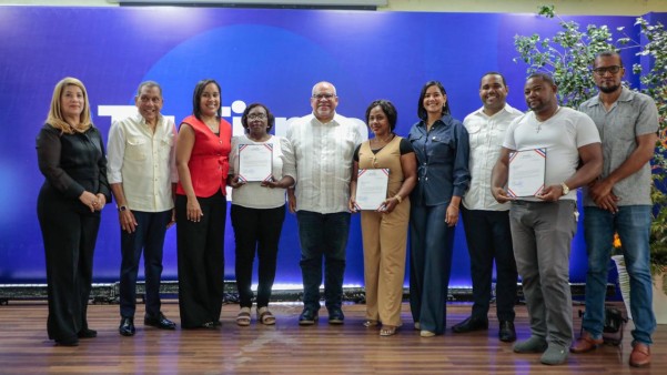 Entrega De Prestamos En Neiba