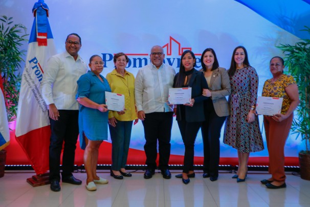 Entrega De Prstamos Y Certificado Salcedo