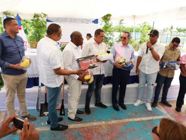 Entrega De Utiles En Gautier Entrega De Utiles En Gautier