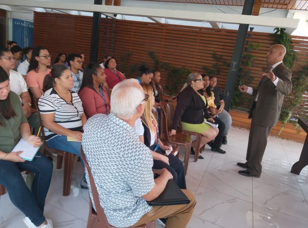 Expsocion De Charlas En Santiafo