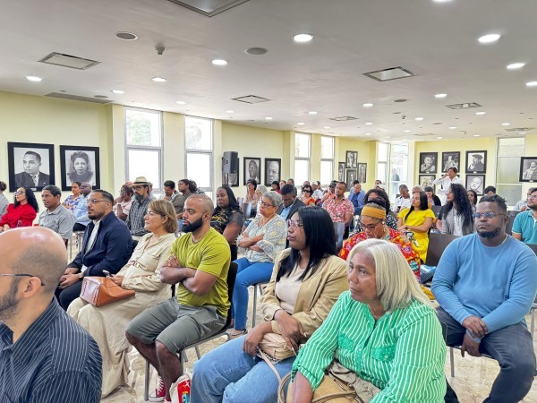Parte Del Publico En Biblioteca Nacional