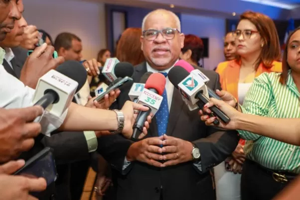 Periodista Realizan Preguntas A Director Promipyme