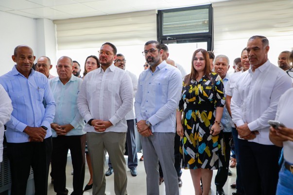 Presentes Durante El Acto Inaugural