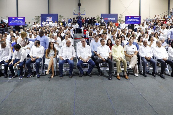 Publico En Ensanchez Luperon