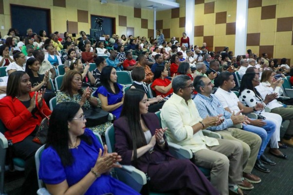 Publico En Entrega Credito En Prodominicana