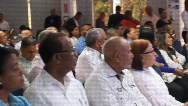 Publico En Entrega De Prrsta Barahona