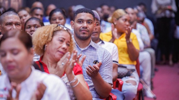 Publico Recibe Con Alegria La Entrega De Credito