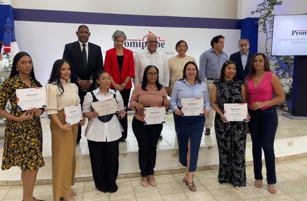 Reciben Certificado De Capacitacion En La Vega